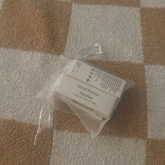 Set of 4 The Harmonist Mini Parfum Samples - Picture 3 of 3